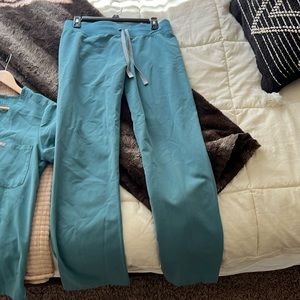 Small Figs scrub bottoms, straight leg